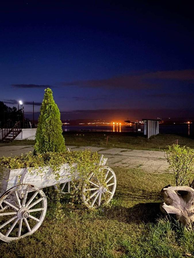 Хотел Тримата Мускетари Varna ภายนอก รูปภาพ