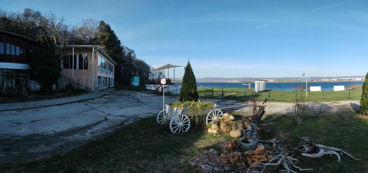 Хотел Тримата Мускетари Varna ภายนอก รูปภาพ